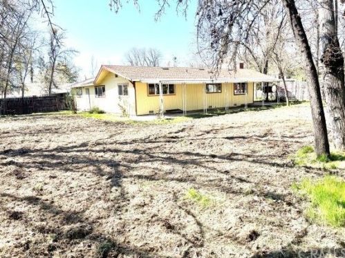 490 1st St, Lakeport, CA 95453-4604