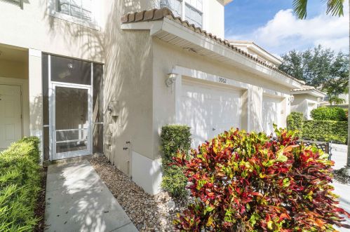 9962 Lago Dr, Boynton Beach, FL 33472-2770