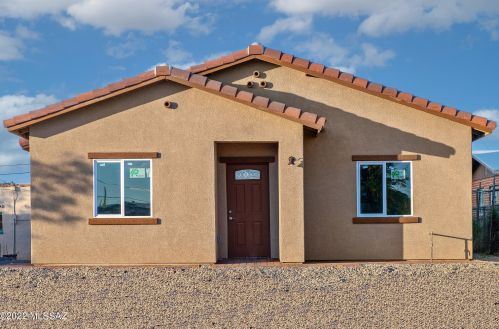 238 32nd St, Tucson, AZ 85713-3530