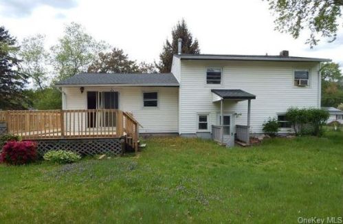 26 Oak Ln, Middletown, NY 10940-6927