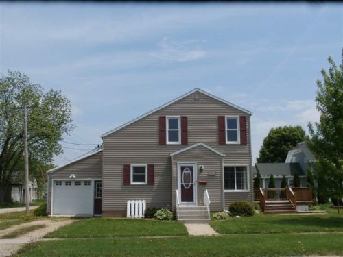 123 Hamilton Ave, Fredericksburg, IA 50630-7742