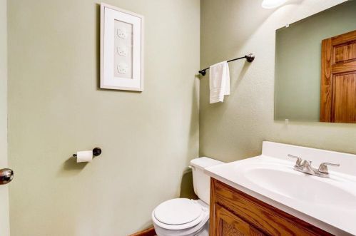 1022 121, Milwaukee WI 53226-3309 exterior