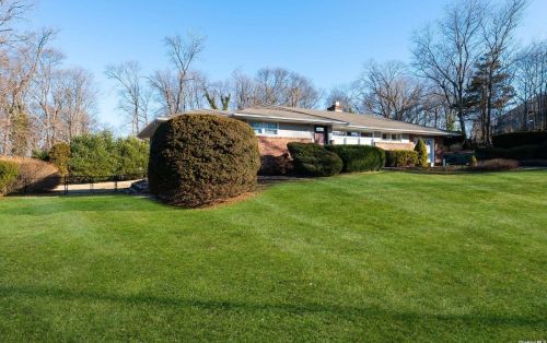 42 Woody Ln, Northport, NY 11768-3255