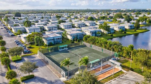 916 Flanders T, Delray Beach FL  33484-5354 exterior