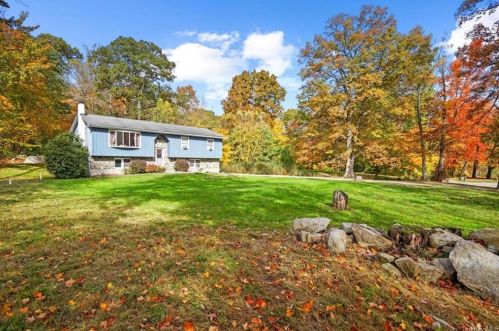 11 Kelly Ct, Stormville, NY 12582-5610