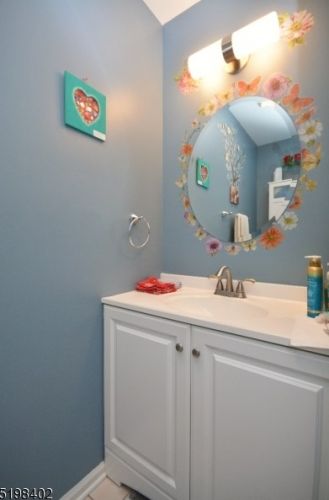 812 Kennedy Blvd, Manville NJ  08835-2148 exterior