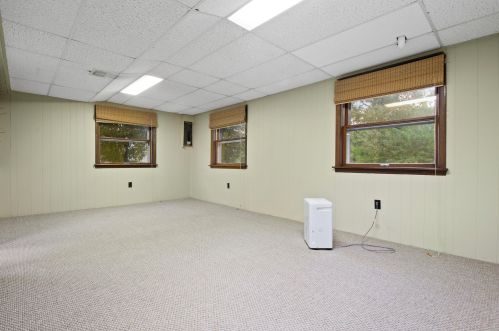 5830 Lakeview Dr, Greendale WI 53129-1937 exterior