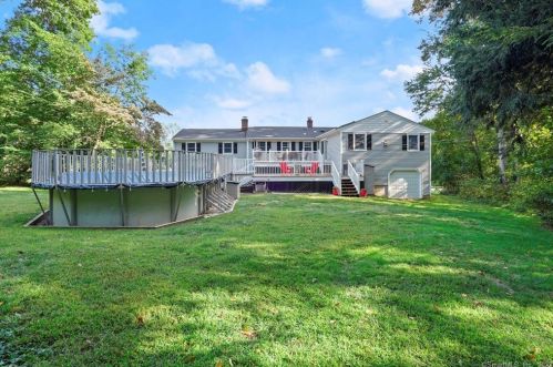 33 Windsor Rd, Huntington CT 06484-5022 exterior