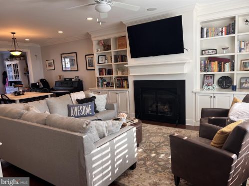 621 Mulberry St, Kennett Sq, PA 19348-3274