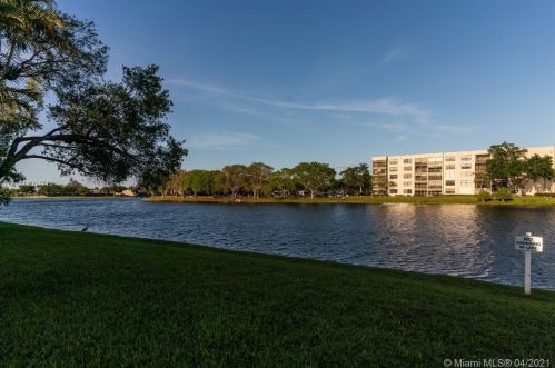 11415 10th St, Hollywood, FL 33026-3832