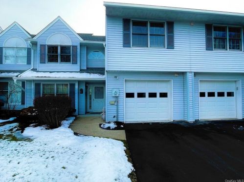 52 Trevor Lake Dr, Congers, NY 10920-1759