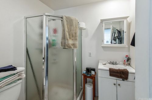 16027 Hartland St, Van Nuys CA 91406-4808 exterior