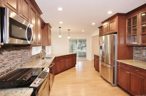 330 West St, White Plains, NY 10605-5332