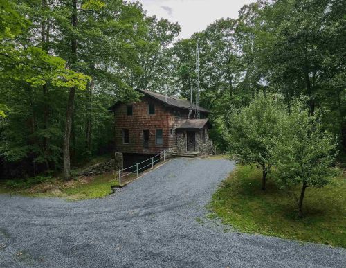 1044 Plain Rd, Hinsdale NH  03451-2150 exterior