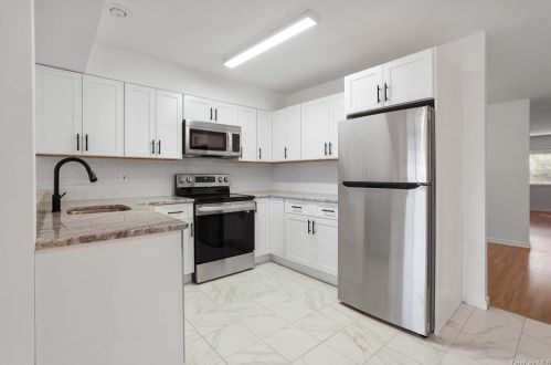 202 Lakeside Dr, Lewisboro, NY 10590-2404