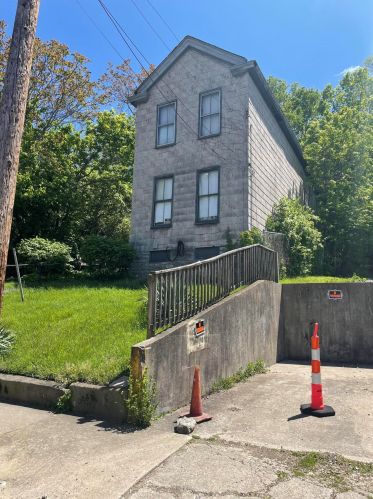 935 John St, Covington, KY 41016-1632