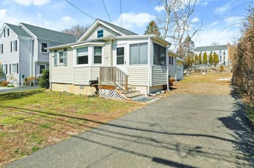 27 Mcclean Ave, Stamford, CT 06905-3410