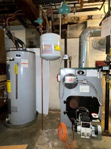 31 Crest Ave, Lincoln RI  02865-3024 exterior