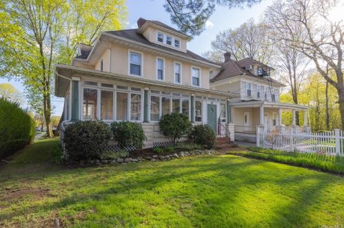 155 Lafayette Ave, Airmont, NY 10901-5622