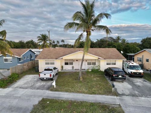 2834 Dixie Hwy, Boca Raton FL  33431-6844 exterior