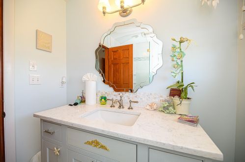 1761 Ocean Blvd, Rye NH  03870-2236 exterior