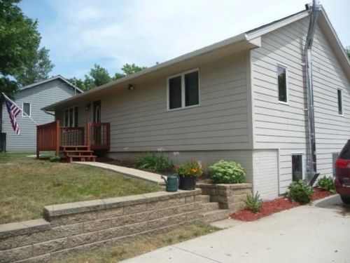 214 Walnut Dr, Martensdale, IA 50160-7736