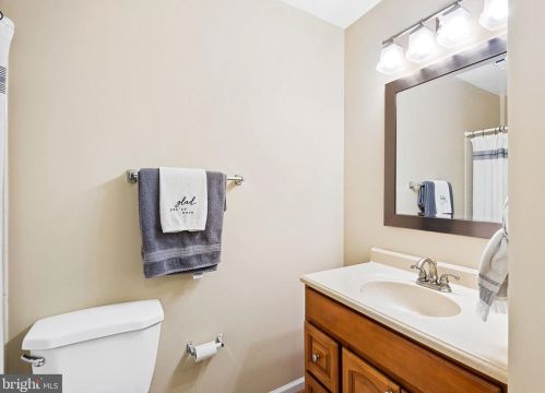 2314 Horseferry Ct, Herndon VA  20191-2718 exterior