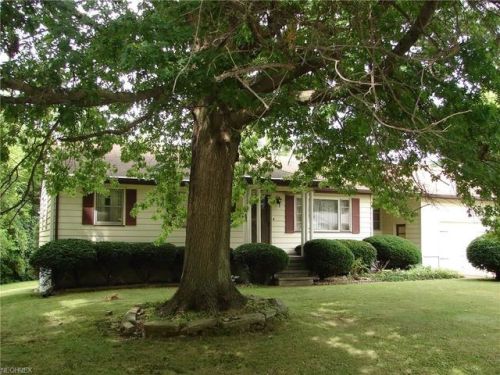 837 Georgia Ave, Vermilion, OH 44001-2745