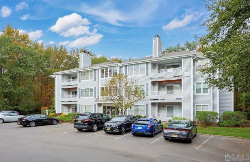 309 Raintree Ct, Helmetta, NJ 08828-1129