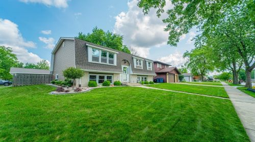 633 Laurel Dr, Dyer, IN 46311-2231