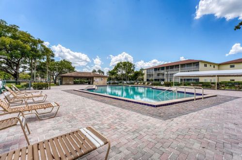 13500 1st St, Hollywood FL  33027-1618 exterior