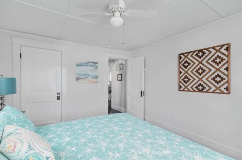 18 Lakeview Dr, South Kingstown RI  02882-1223 exterior