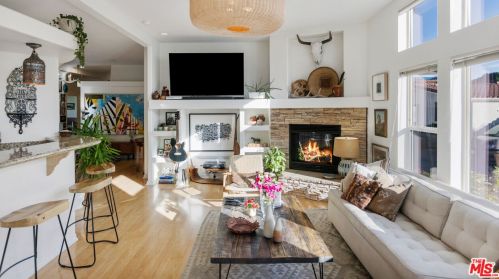 154 Navajo Ln, Topanga CA  90290-4451 exterior