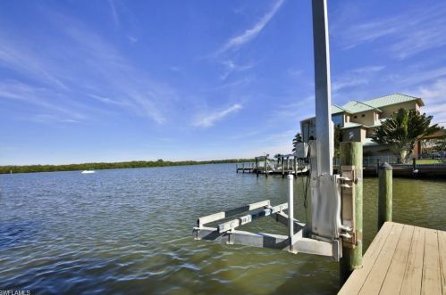 500 Randy Ln, Fort Myers Beach, FL 33931-4016