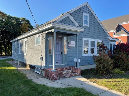 1566 Lonsdale Ave, Lincoln RI  02865-1840 exterior