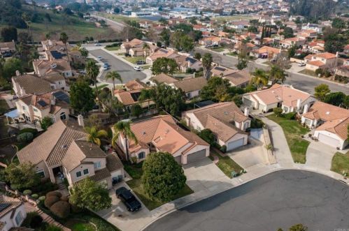 1325 Linsay Pl, Escondido CA  92026-3606 exterior