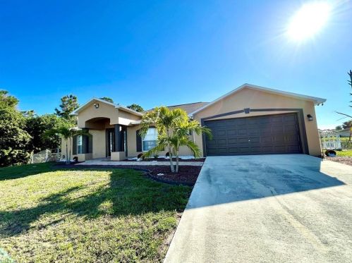 800 Xelda Ave, Lehigh Acres, FL 33971-5100