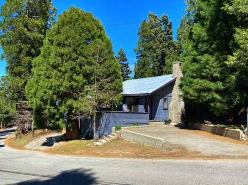 705 Clubhouse Dr, Twin Peaks, CA