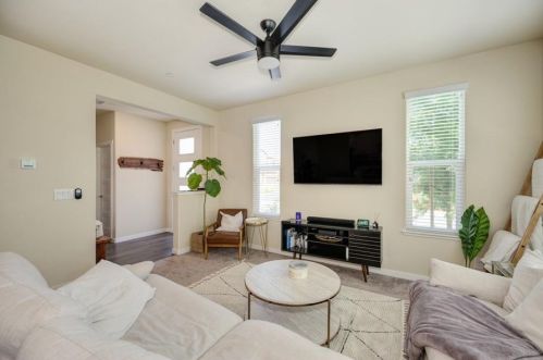 9932 Del Surf Ln, Elk Grove, CA 95757