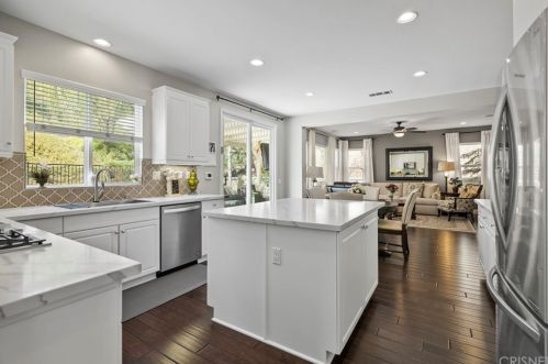 28531 Redwood Canyon Pl, Santa Clarita CA  91390-5723 exterior