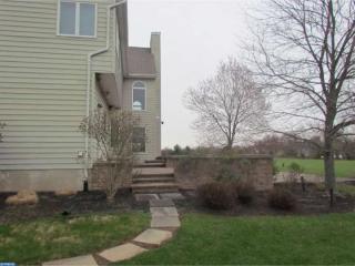 11 Hunters Ridge Dr, Pennington, NJ 08534-3910
