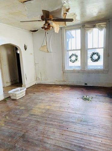 32 Decker St, Monongahela, PA 15063-1827