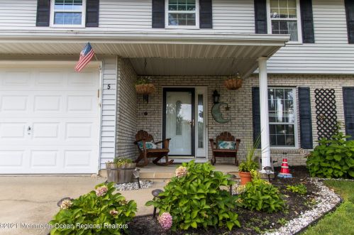 5 Iowa Ct, Jackson Twp, NJ 08527-1637