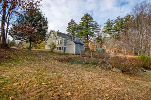 58 Swan Lake Trl, Alton, NH 03809-4733