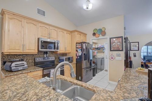 1005 1 Pl, Cape Coral FL  33993-1143 exterior