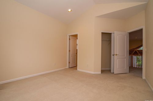 24 Hamlet Dr, Mount Sinai NY  11766-3002 exterior