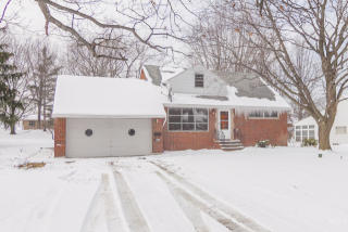 1782 Skyline Dr, Cleveland OH  44143-1222 exterior