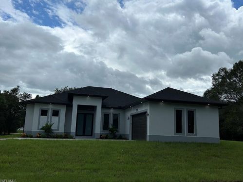109 14th St, Naples, FL 34117-3685