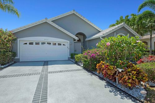 2715 Pointe Cir, West Palm Beach, FL 33413-2154