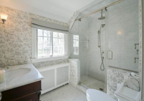 524 Main St, Wallingford CT  06492-1722 exterior